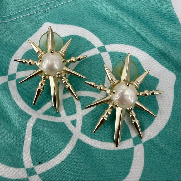 Kendra Scott Rogan Starburst Pearl Gold Statement Stud Earrings with Dust Bag - Picture 4 of 5